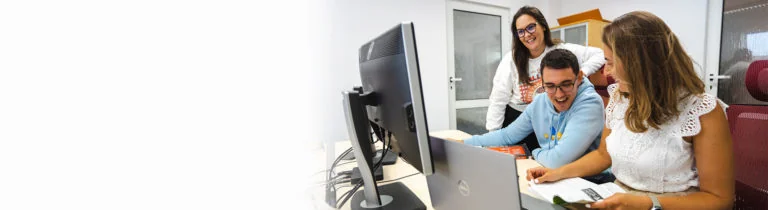 Praxuj a nadobudni skúsenosti v IT spoločnosti počas štúdia.