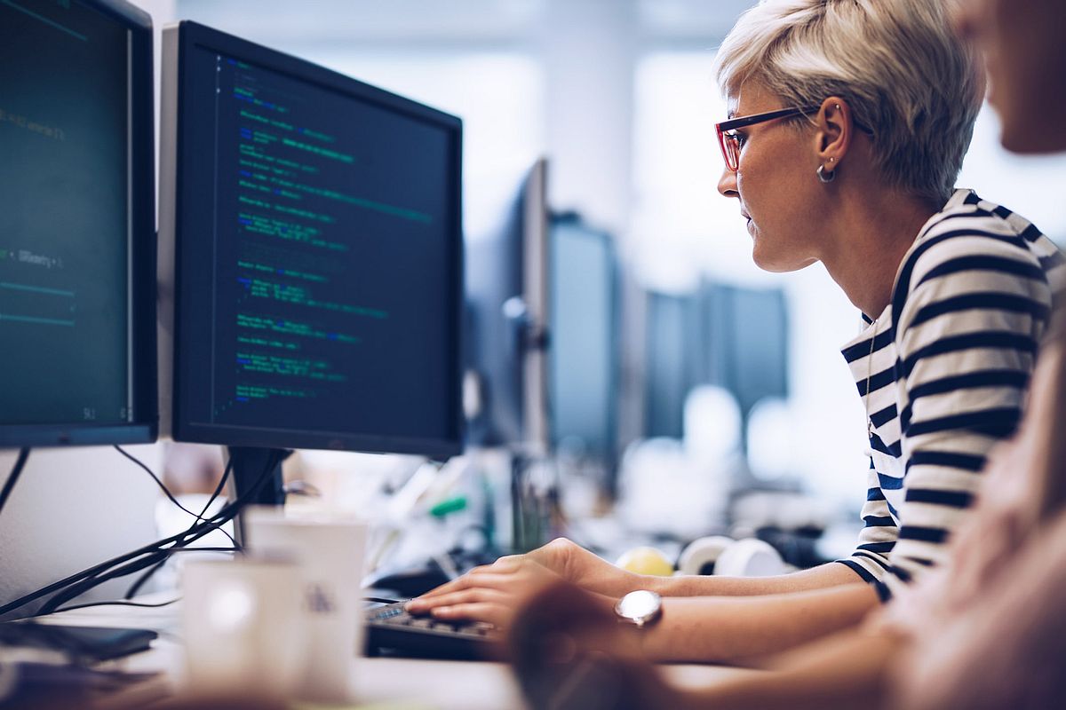 Databázová administrátorka spracováva aúdaje