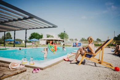 Aktionen für Kinder von Mitarbeitern im Pool