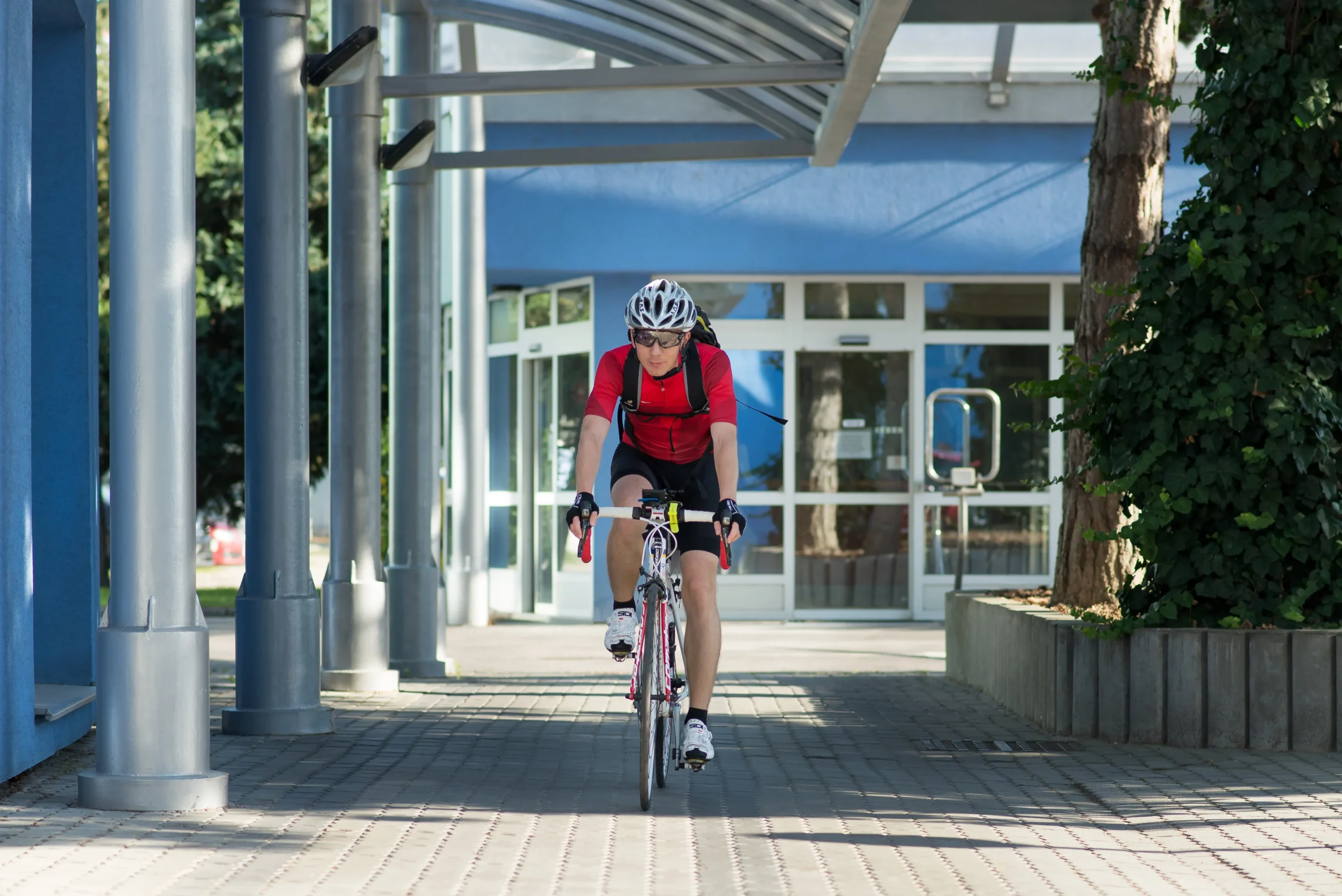 Do práce na bicykli? U nás bežná vec – msg life Slovakia Zamestnanec msg life Slovakia prichádza do práce na bicykli